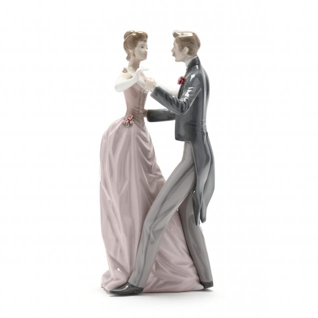 lladro-anniversary-waltz-porcelain-figure