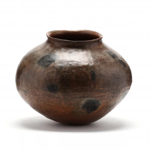 large-native-american-pottery-vessel