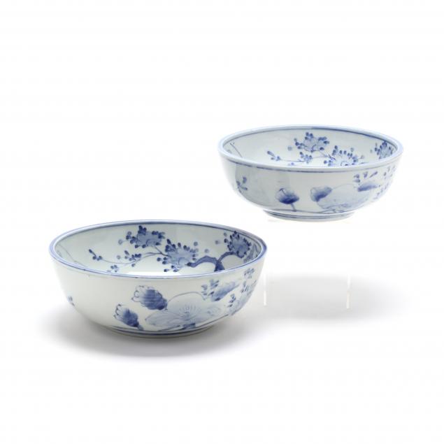 two-japanese-porcelain-blue-and-white-nesting-bowls