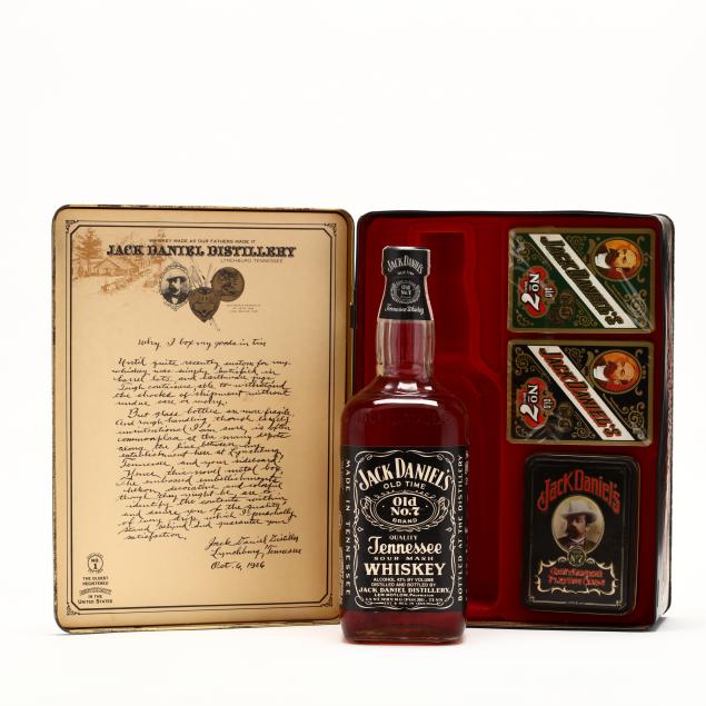 jack-daniels-bottle-playing-cards-gift-set