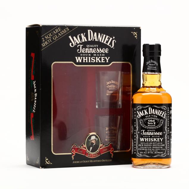 jack-daniels-bottle-square-shot-glasses-gift-set