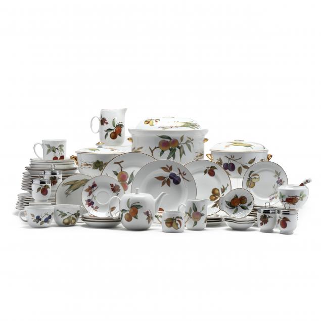 royal-worcester-evesham-partial-dinner-service-90