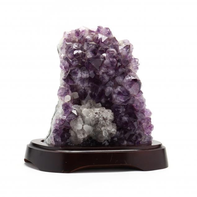 amethyst-quartz-specimen-on-stand