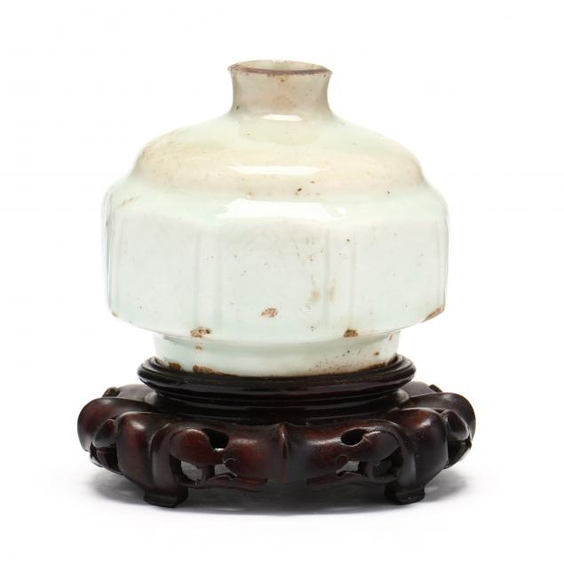 a-korean-octagonal-porcelain-jar
