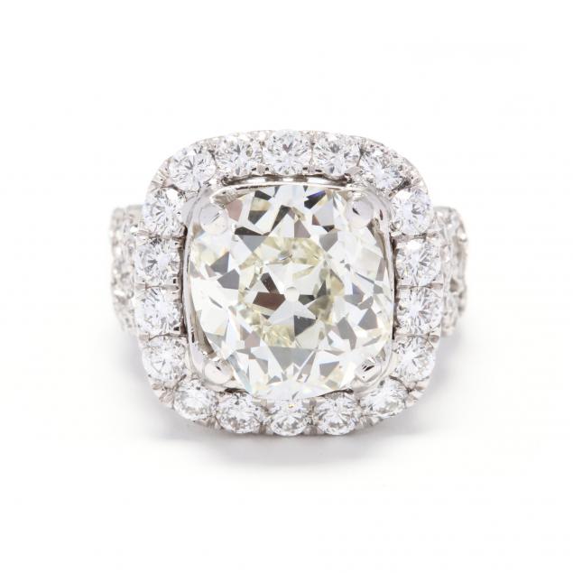 18kt-white-gold-and-cushion-brilliant-cut-diamond