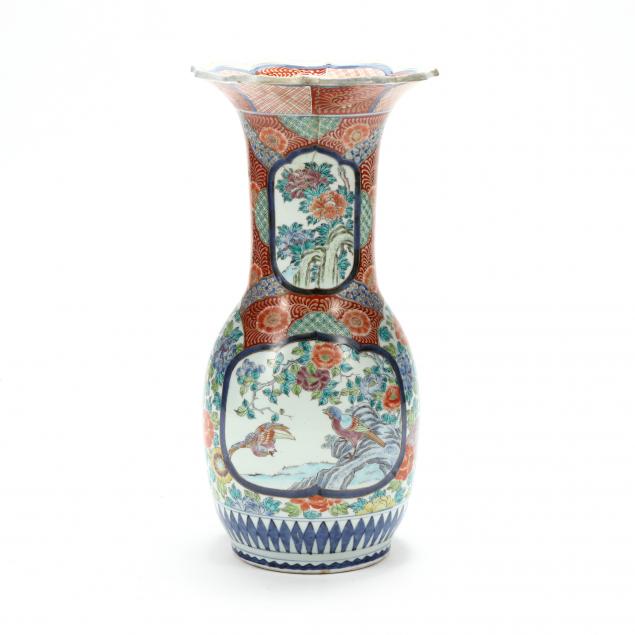 a-large-japanese-kakiemon-vase