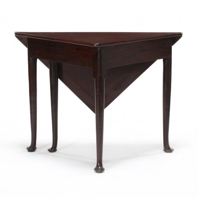 virginia-queen-anne-mahogany-drop-leaf-corner-table