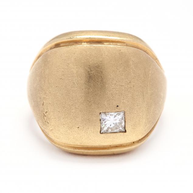 gold-and-diamond-signet-ring