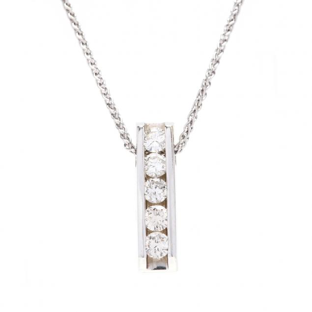 14kt-white-gold-and-diamond-pendant-necklace