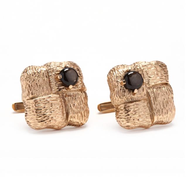 14kt-gold-and-black-star-sapphire-cufflinks