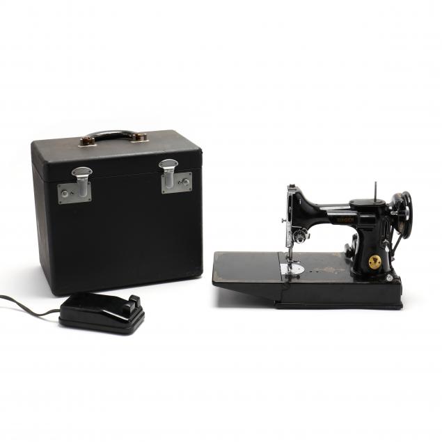 singer-featherweight-sewing-machine