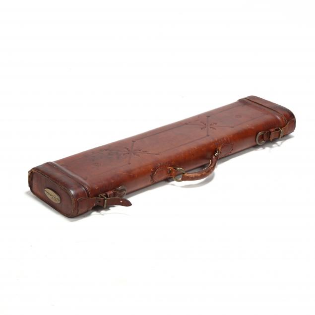 vintage-leather-shotgun-case-with-bob-timberlake-brass-plaque
