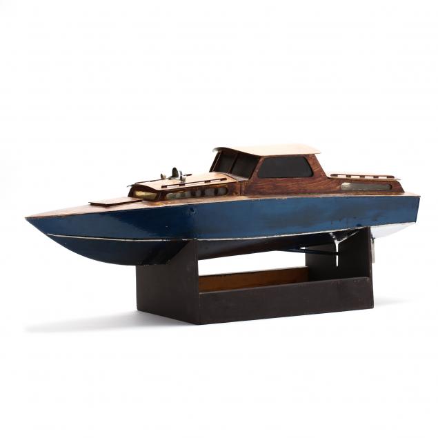 1960s-self-propelled-cabin-cruiser-model-pond-boat