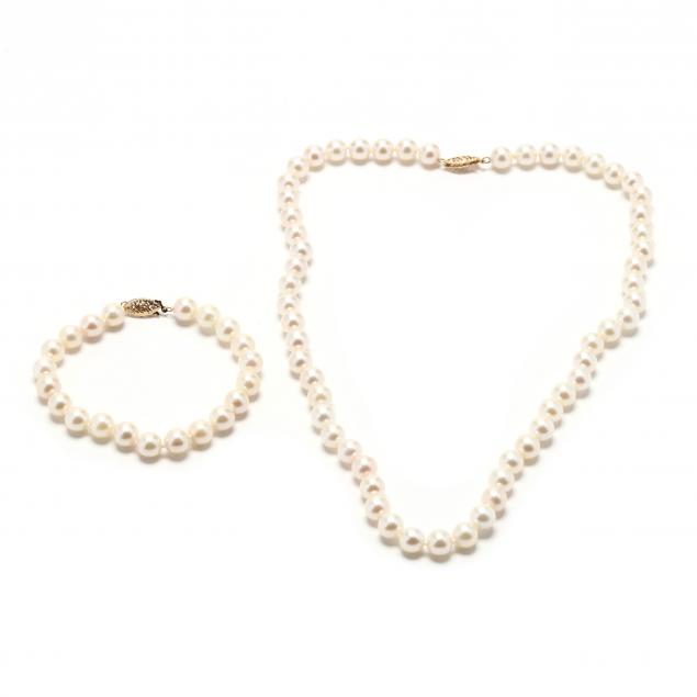gold-and-pearl-necklace-and-bracelet