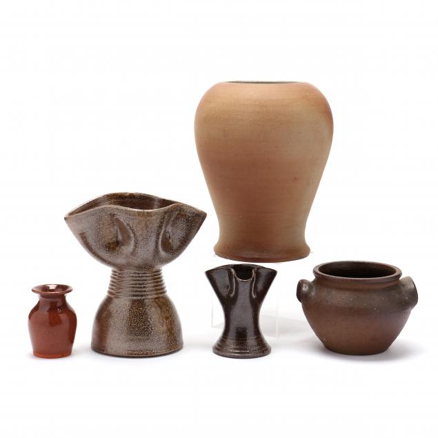 five-pieces-of-nc-pottery-two-by-mark-hewitt
