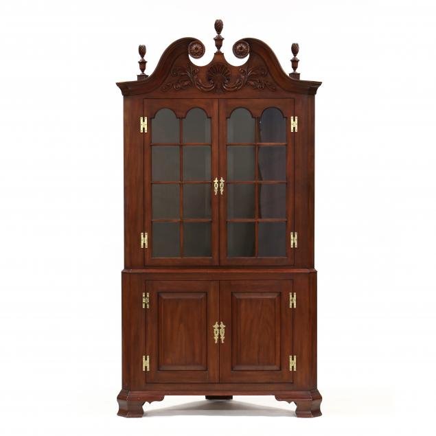 henkel-harris-chippendale-style-carved-mahogany-corner-cabinet