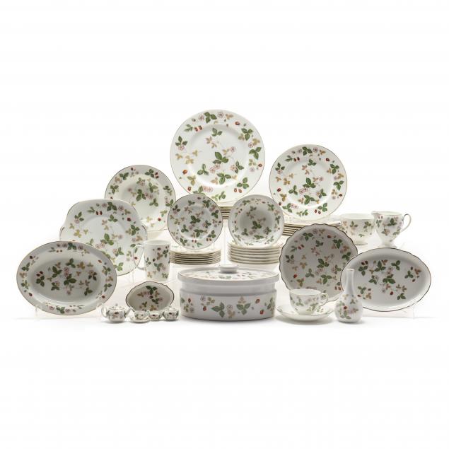 wedgwood-i-wild-strawberry-i-china-dinner-service