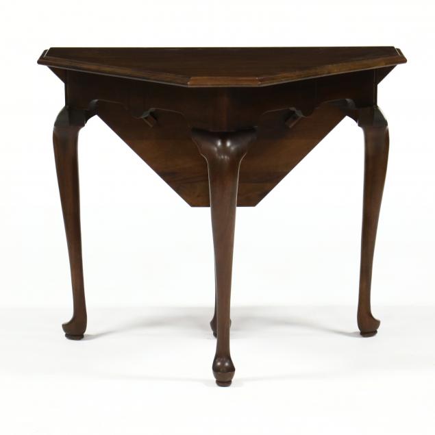 henkel-harris-queen-anne-style-mahogany-handkerchief-table
