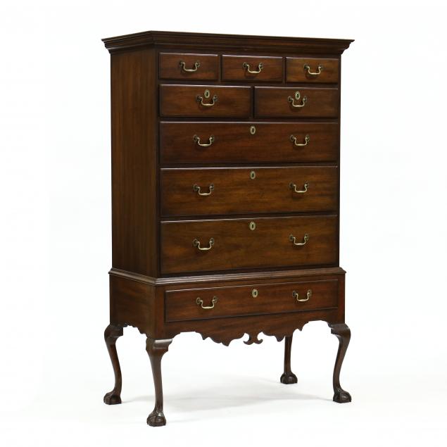 kittinger-williamsburg-restoration-queen-anne-style-mahogany-chest-on-frame