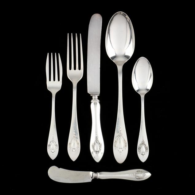 lunt-i-mount-vernon-i-sterling-silver-flatware-service