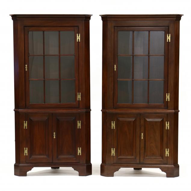 henkel-harris-pair-of-chippendale-style-mahogany-corner-cabinets