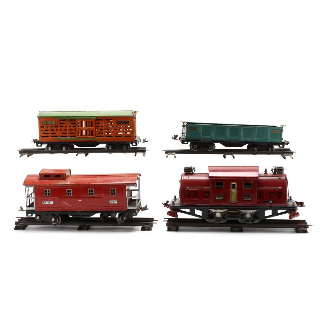 vintage-lionel-locomotive-380-with-three-cars