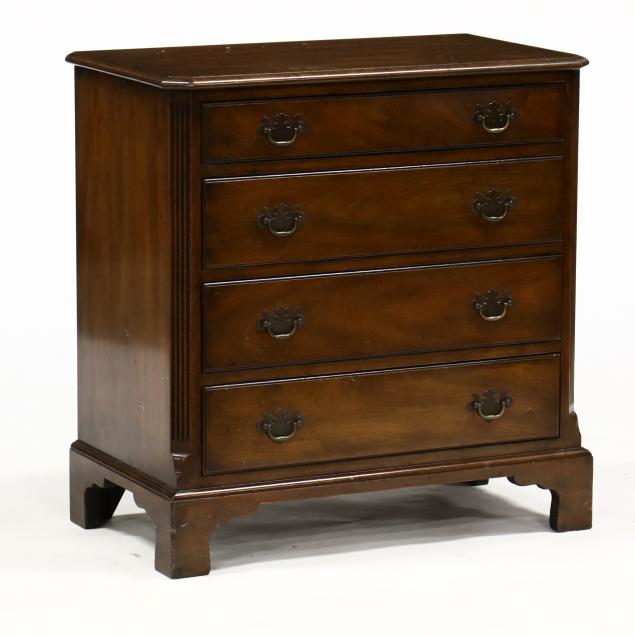 kittinger-chippendale-style-diminutive-mahogany-bachelor-s-chest