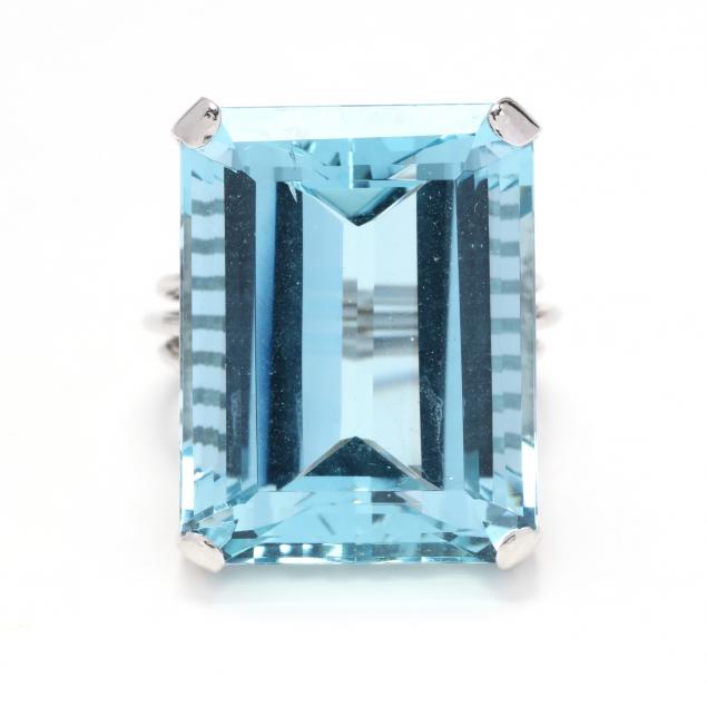 platinum-and-aquamarine-ring