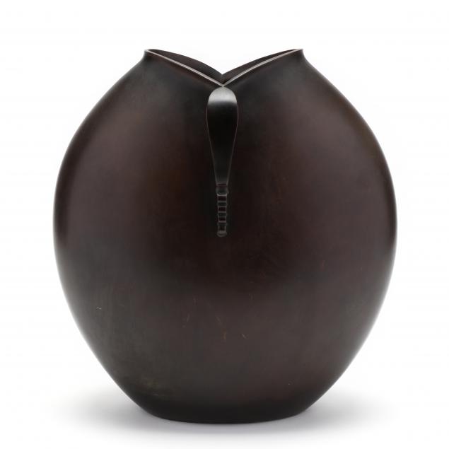modern-bronze-vase