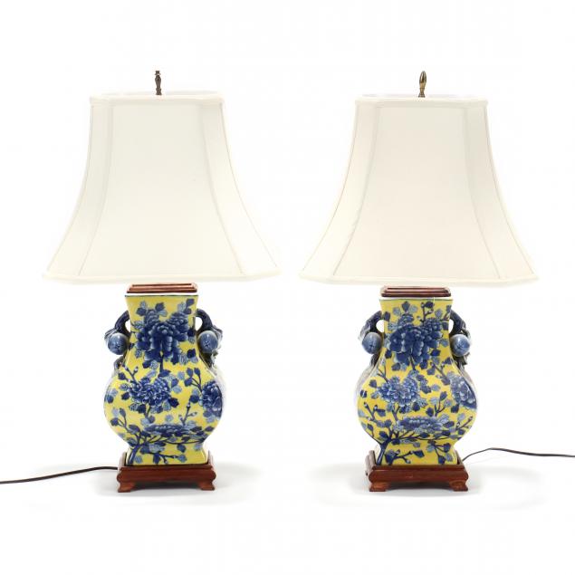 pair-of-decorative-chinese-export-style-porcelain-table-lamps