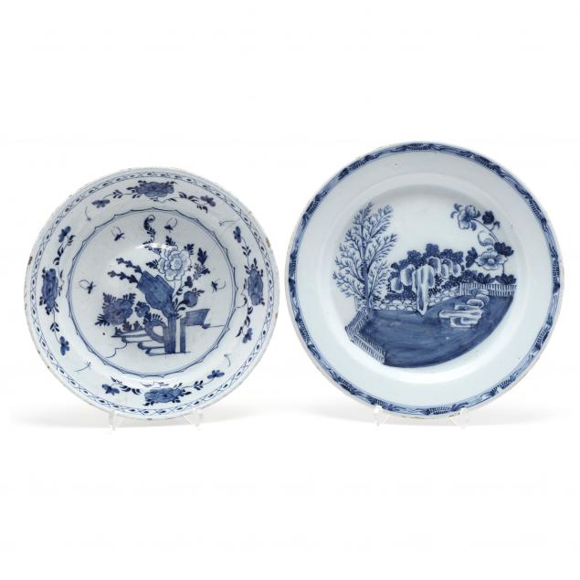 two-english-delft-blue-and-white-chargers