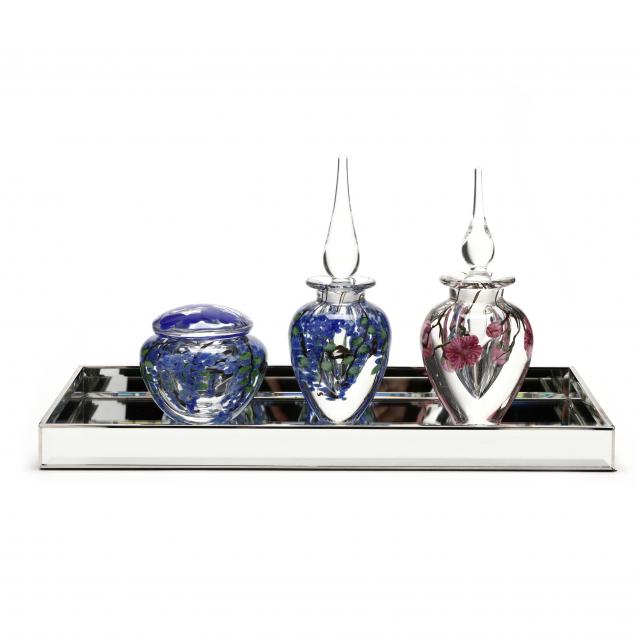 lundberg-studios-two-art-glass-perfume-bottles-and-box-with-mirrored-tray