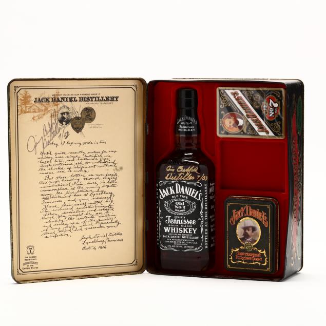 jack-daniels-bottle-playing-cards-gift-set