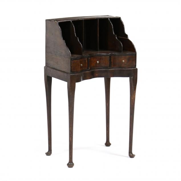 english-diminutive-custom-letter-desk