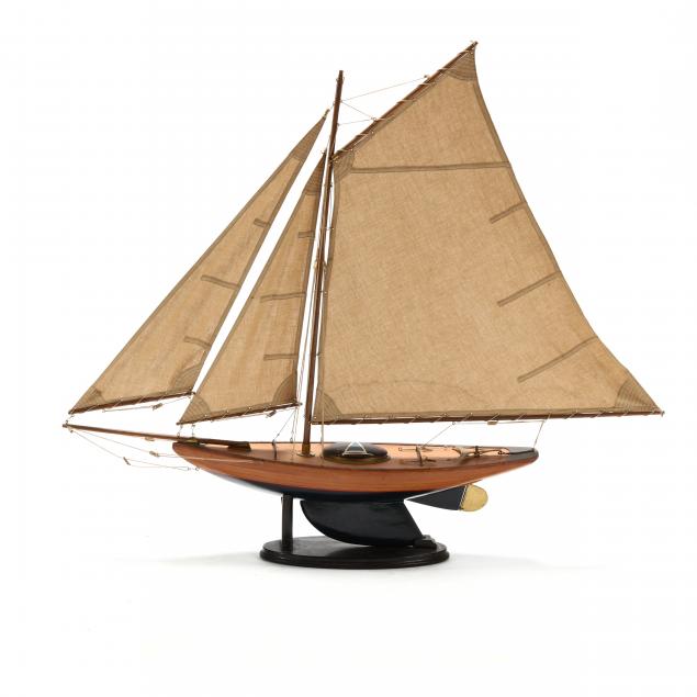 vintage-model-yacht-of-the-bluebell-m-y-c