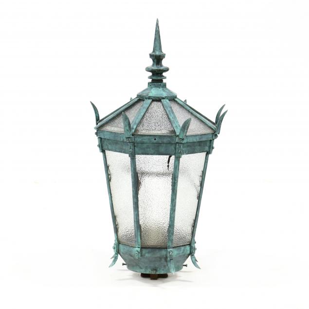 continental-style-street-lantern