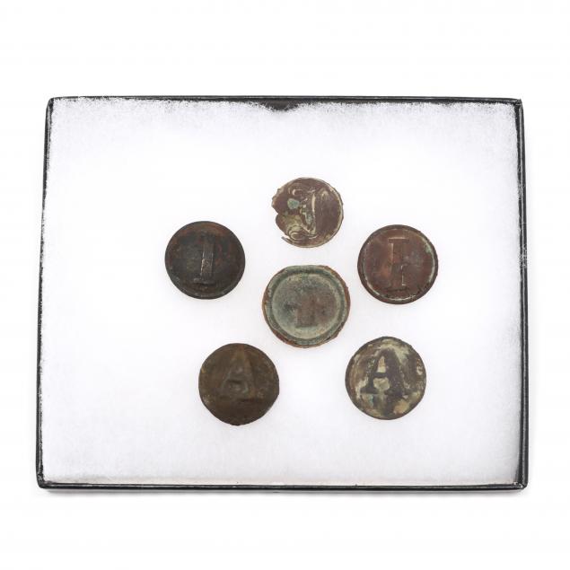six-confederate-buttons-dug-in-virginia