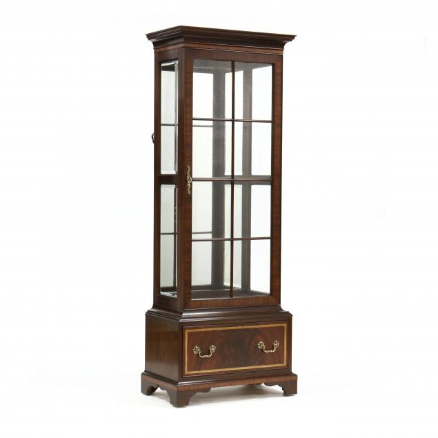 henkel-harris-chippendale-style-mahogany-vitrine