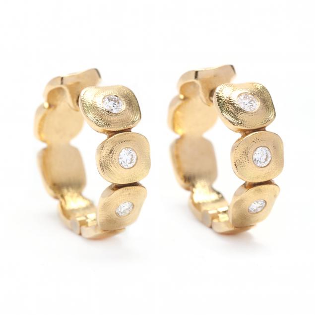 18kt-gold-and-diamond-i-dancing-squares-i-ear-hoops-alex-sepkus