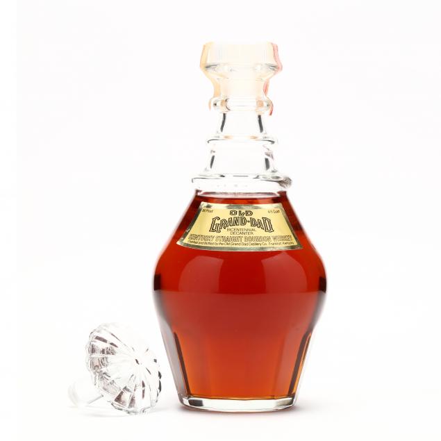 old-grand-dad-bourbon-whiskey-in-bicentennial-glass-decanter
