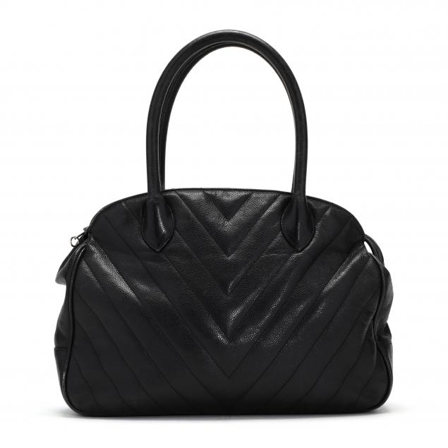 vintage-chevron-stitch-black-leather-handbag-chanel