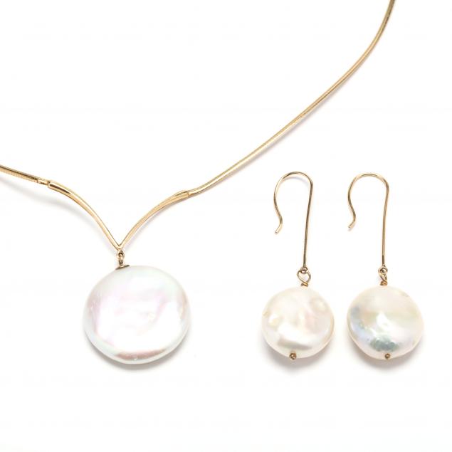 gold-and-button-pearl-necklace-and-earrings