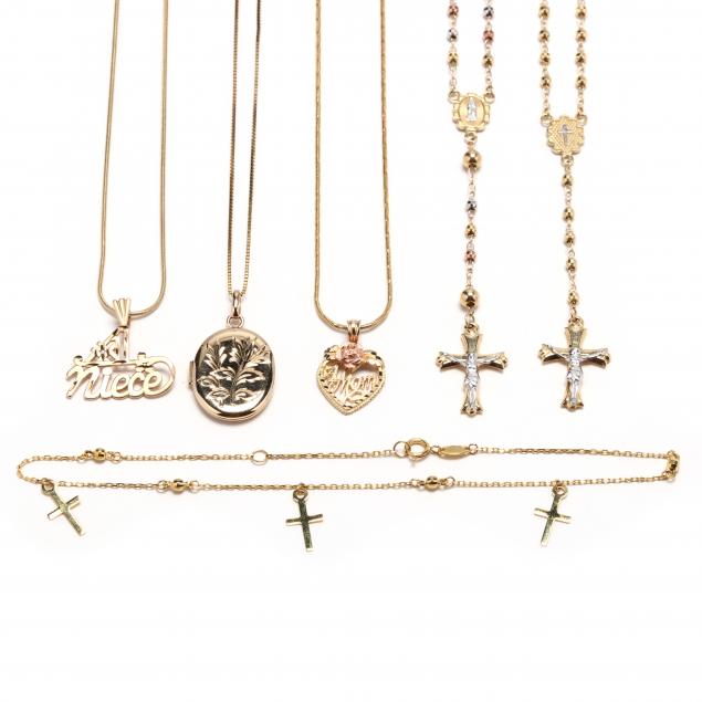 collection-of-gold-necklaces