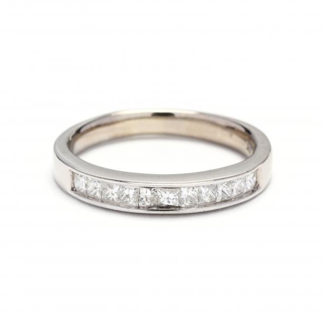 14kt-white-gold-and-diamond-set-band