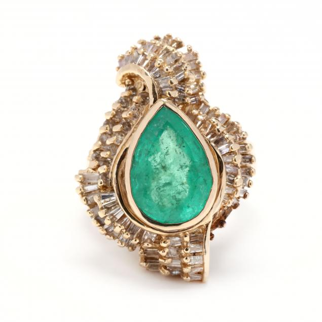 gold-emerald-and-diamond-ring