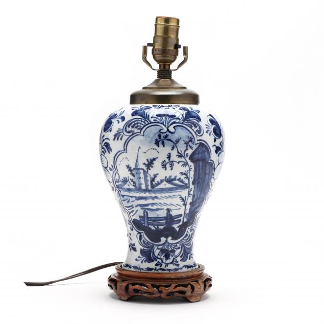 dutch-delft-blue-and-white-vase-presented-as-a-table-lamp