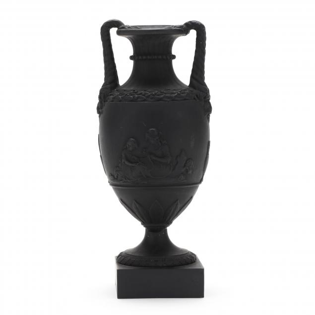 wedgwood-bentley-diminutive-basalt-urn