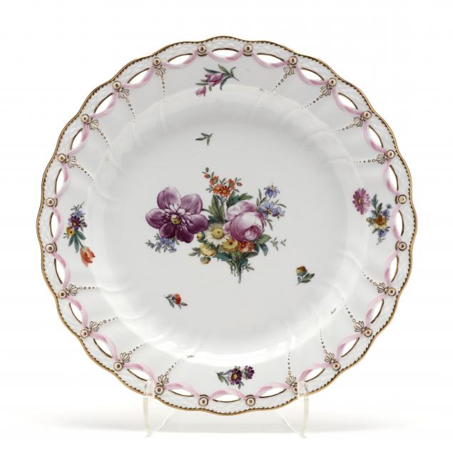 large-round-royal-copenhagen-platter-i-saxon-flower-i