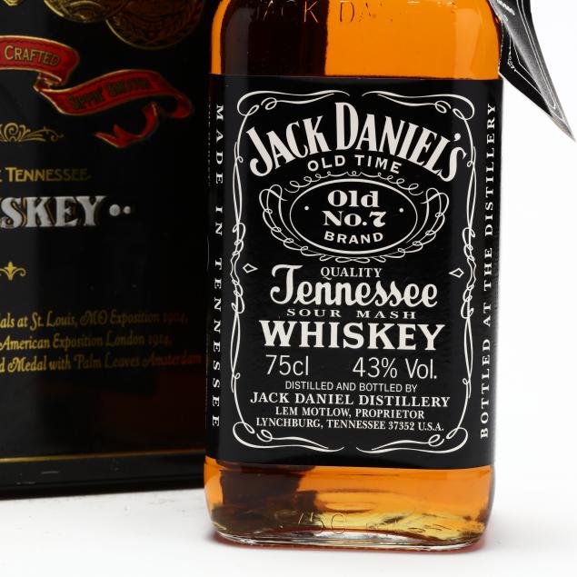 Jack Daniels Whiskey Bottle & Glasses Gift Set in Tin (Lot