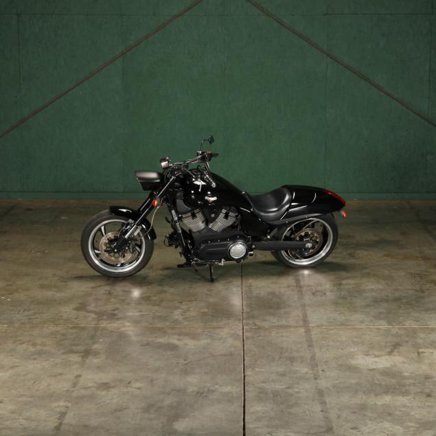 2013-victory-hammer-eight-ball-motorcycle
